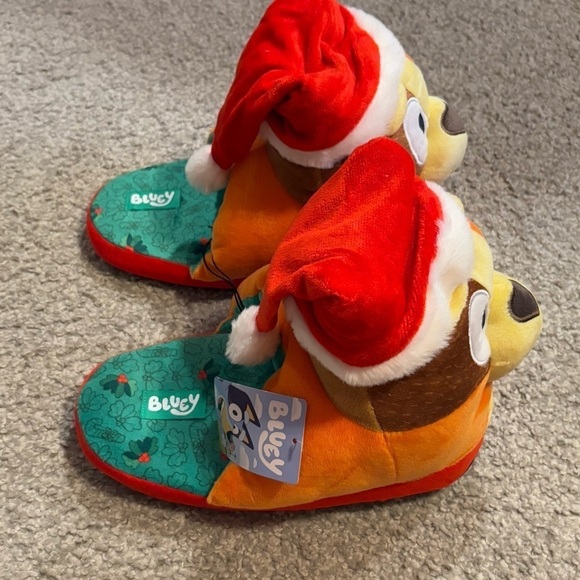 Bingo Bluey Plush Slippers NEW Dog Christmas Santa Hat Adult 7/8 - Picture 2 of 5